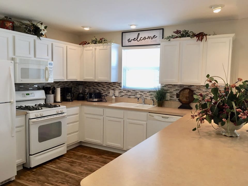 Enormous Kitchen to enjoy or entertain.
