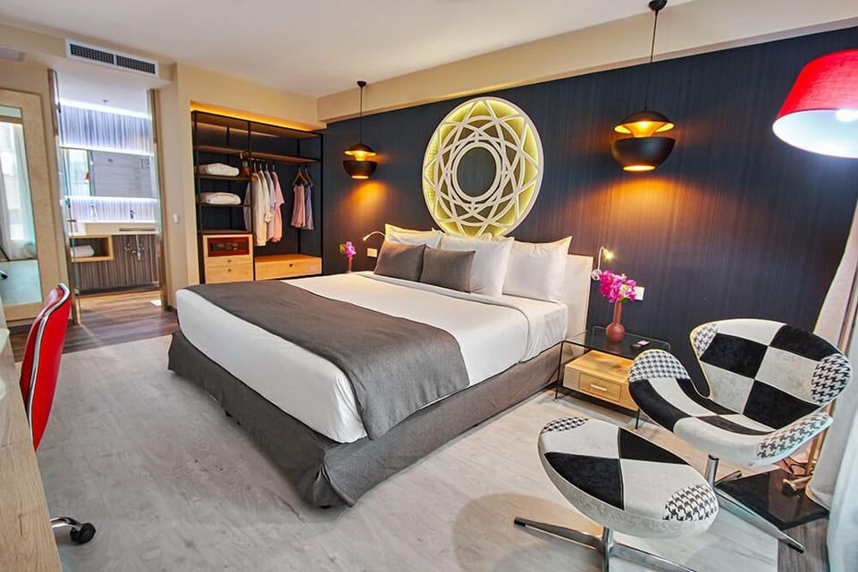 In-room safe, laptop workspace, soundproofing, WiFi (free)