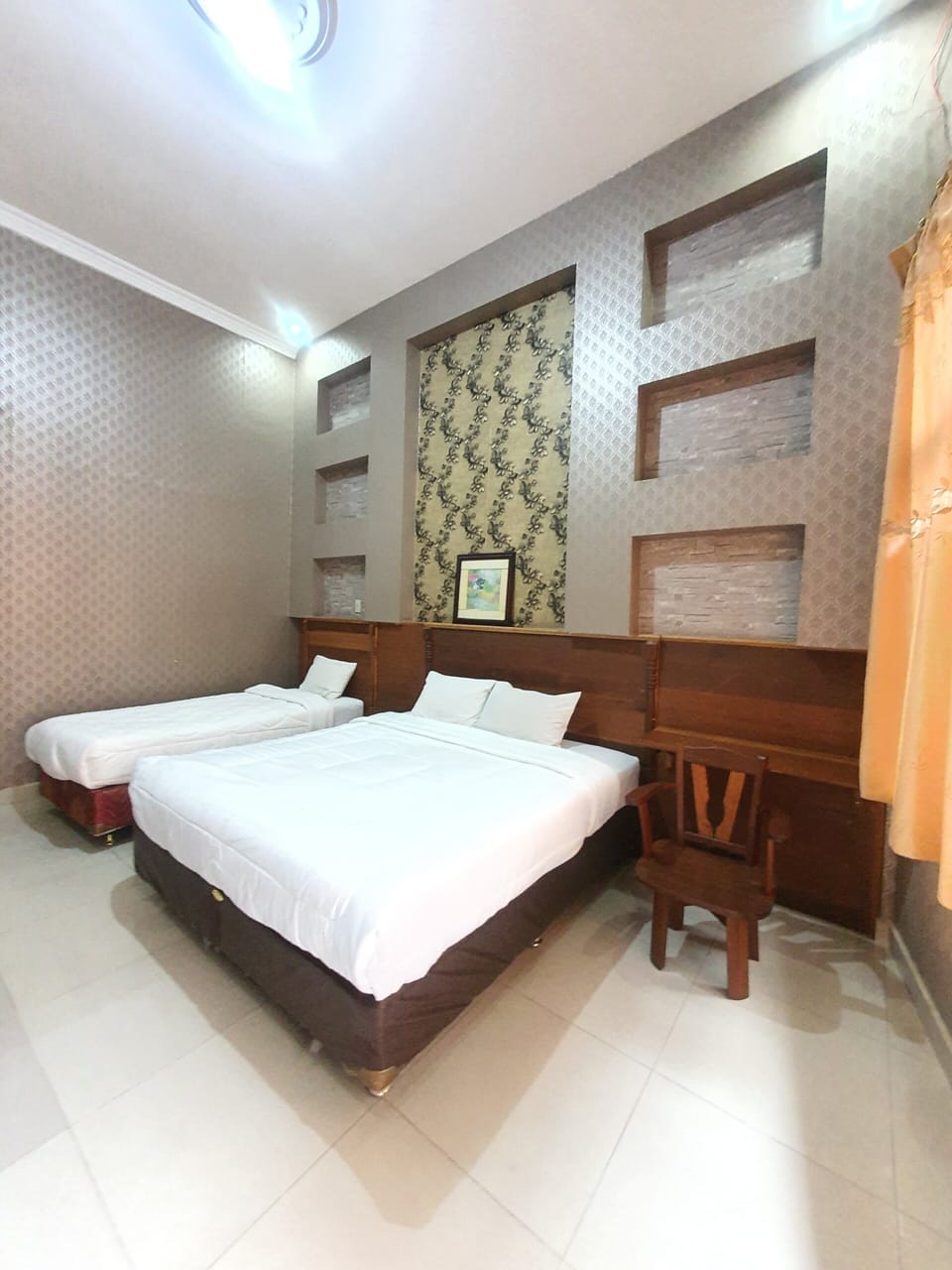 WiFi (free), bed sheets