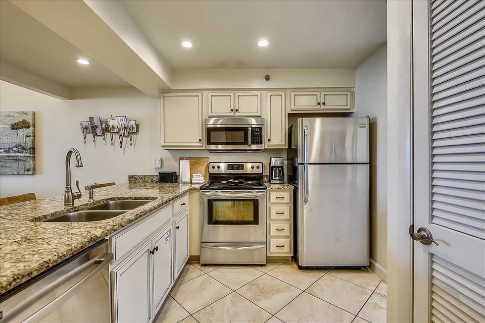 Well Appointed Kitchen - Perfect for Cooking Gourmet Meals!