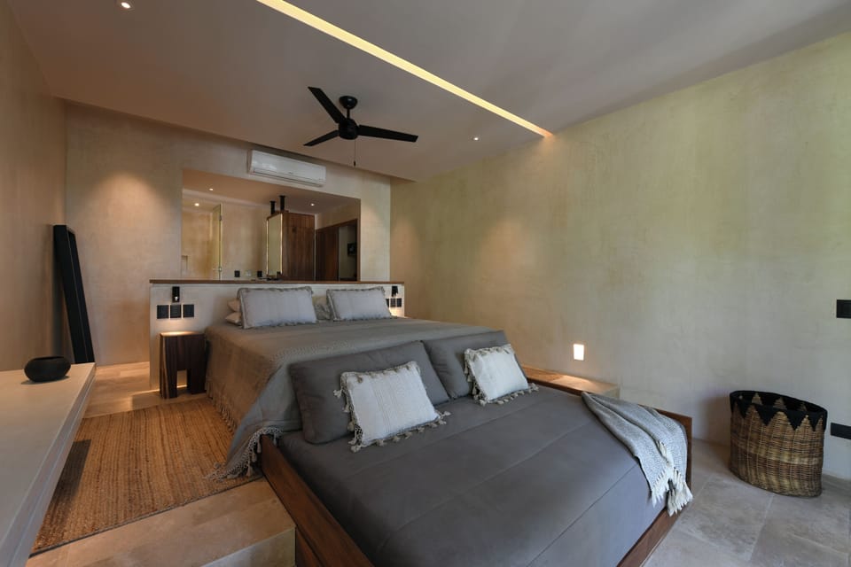 Luxury Suite with King Bed Terrace and Garden | 1 bedroom, minibar, in-room safe, desk