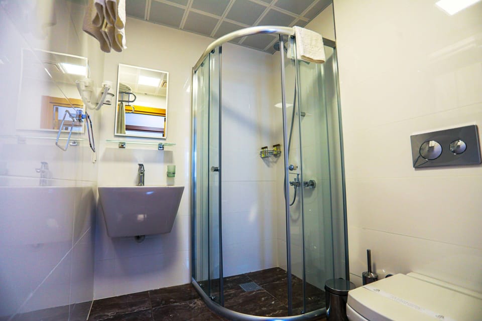 Shower, free toiletries, hair dryer, towels