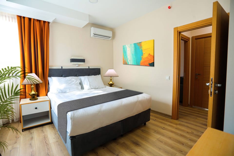 Minibar, desk, laptop workspace, WiFi (free)