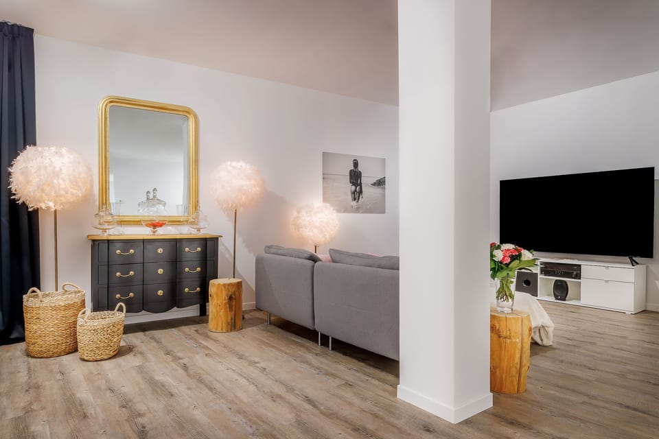 Signature Suite (Master Suite) | Living area