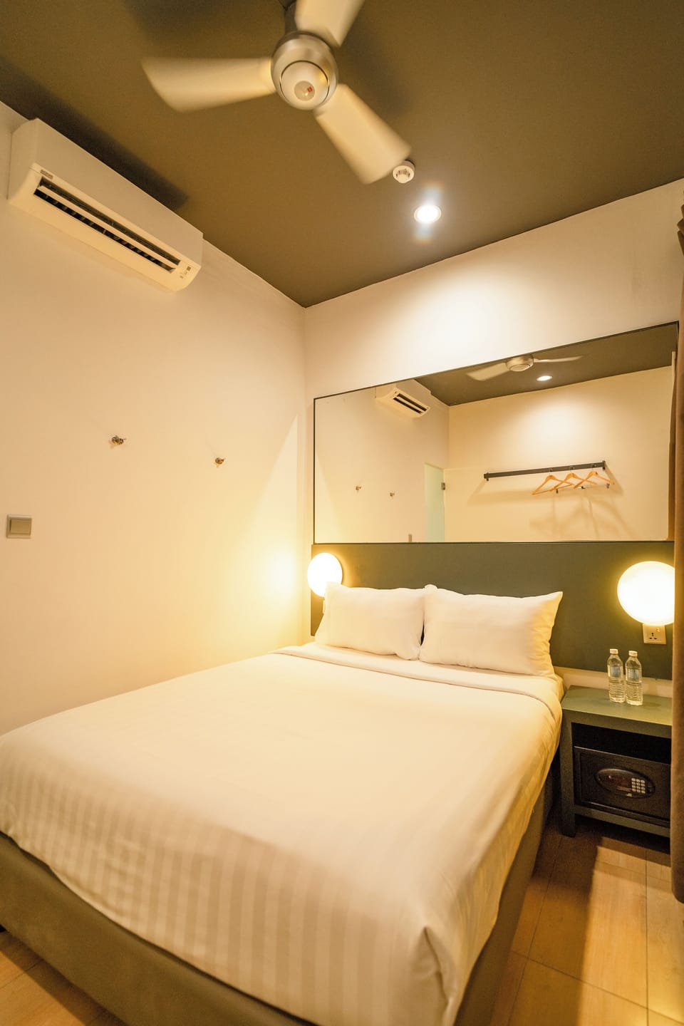 In-room safe, desk, laptop workspace, WiFi (free)