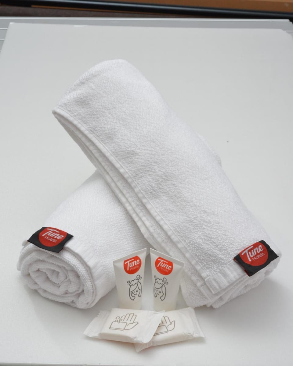 Shower, rainfall showerhead, free toiletries, hair dryer
