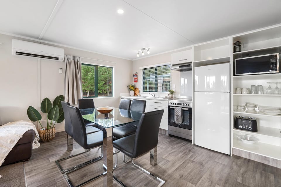 Premium Family Motel (2BR) | In-room dining