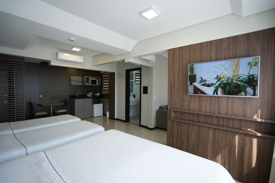 Premium Room | Minibar, in-room safe, desk, blackout drapes