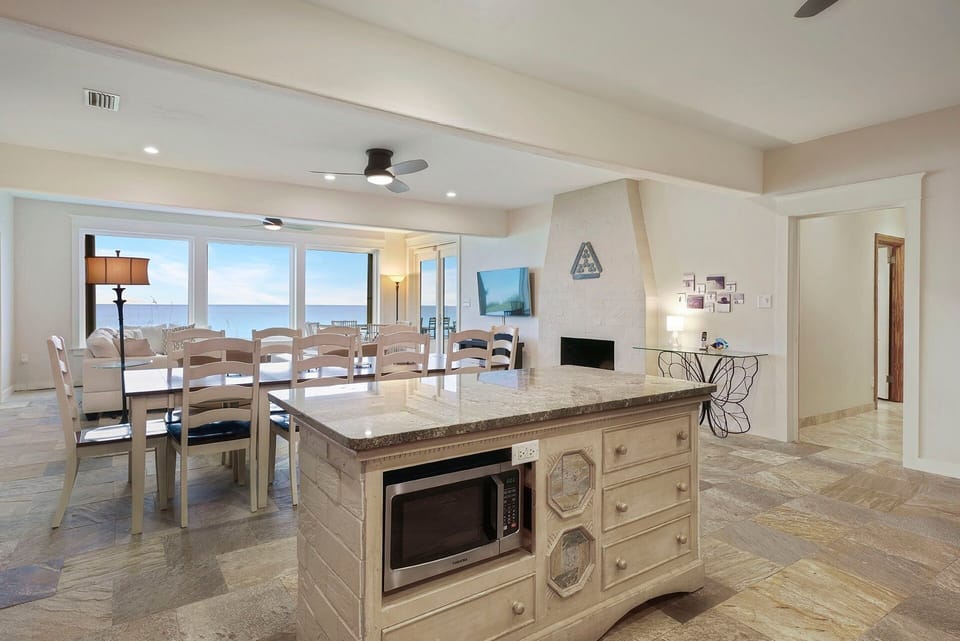 The Point - Blue Mountain Beach - Kitchen, Dining Room & Living Room