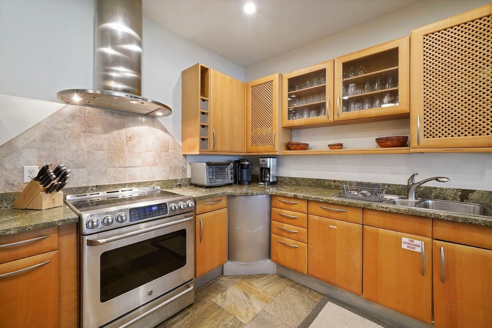 The Point - Blue Mountain Beach - Kitchen