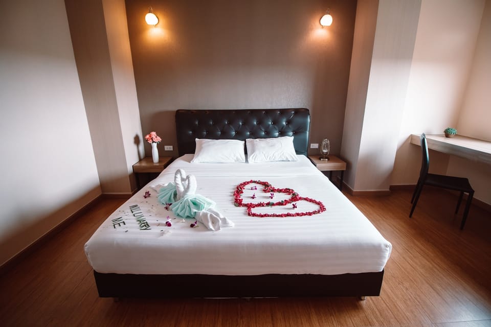 Deluxe Room | Individually decorated, individually furnished, desk, laptop workspace