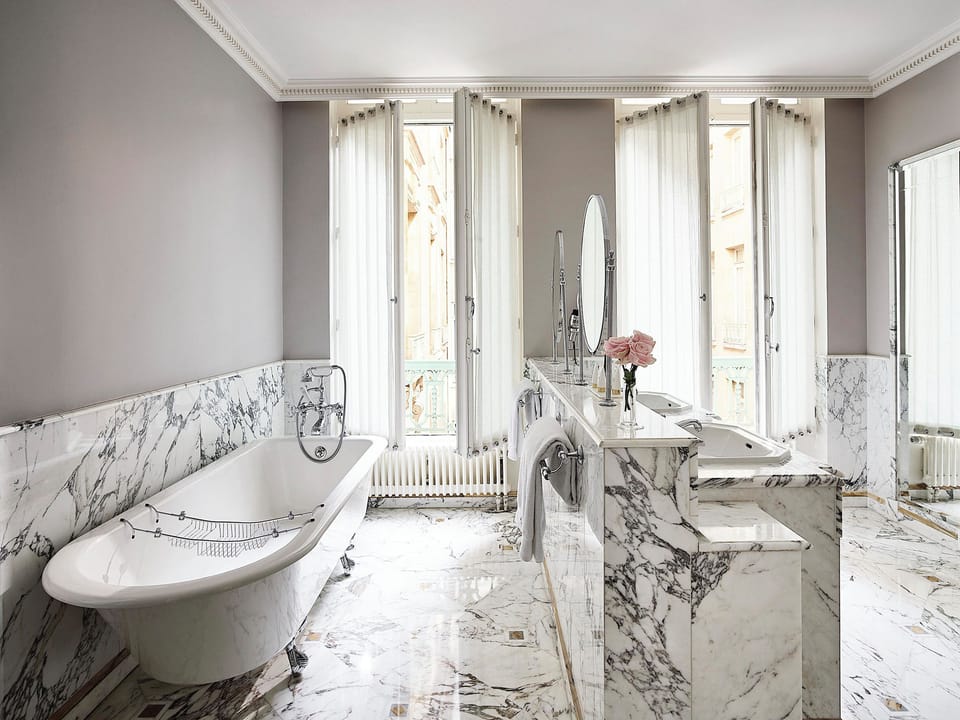 Executive Room | Bathroom | Separate tub and shower, deep soaking tub, designer toiletries