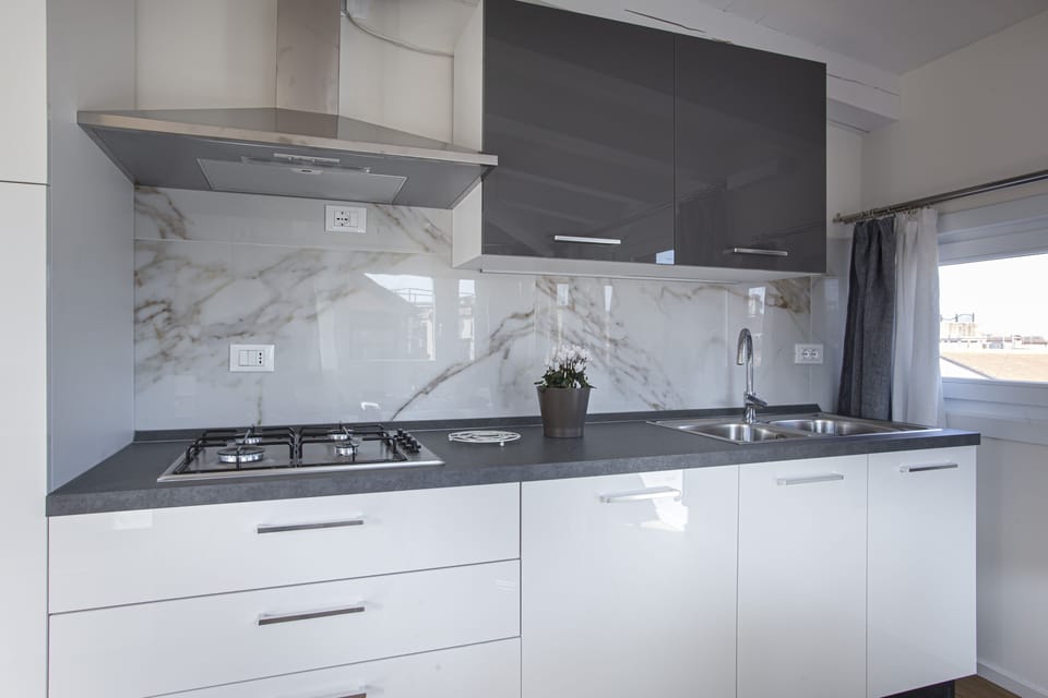 Apartment, 1 Bedroom | Private kitchen | Full-size fridge, microwave, oven, stovetop
