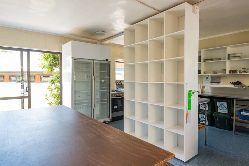 Full-size fridge, microwave, oven, stovetop