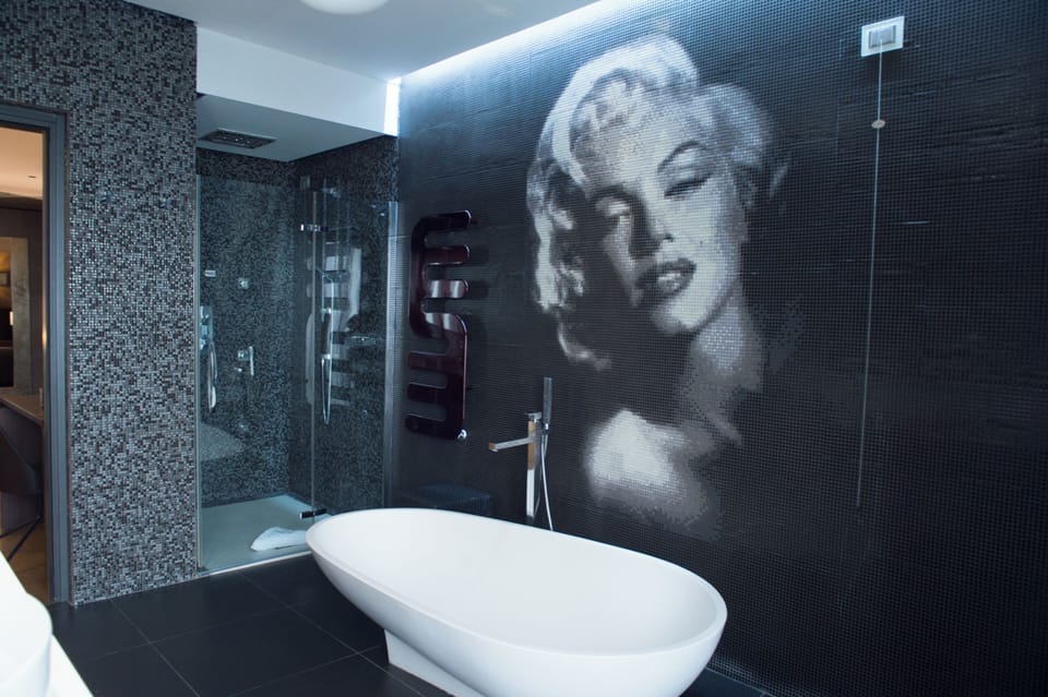Junior Suite | Bathroom | Designer toiletries, hair dryer, slippers, bidet
