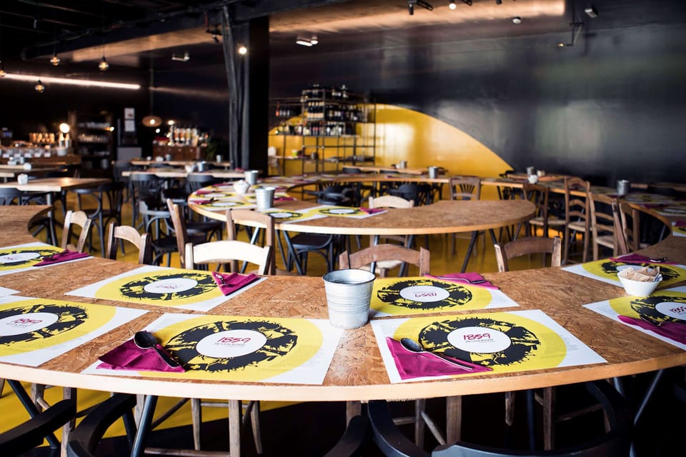 Breakfast and dinner served