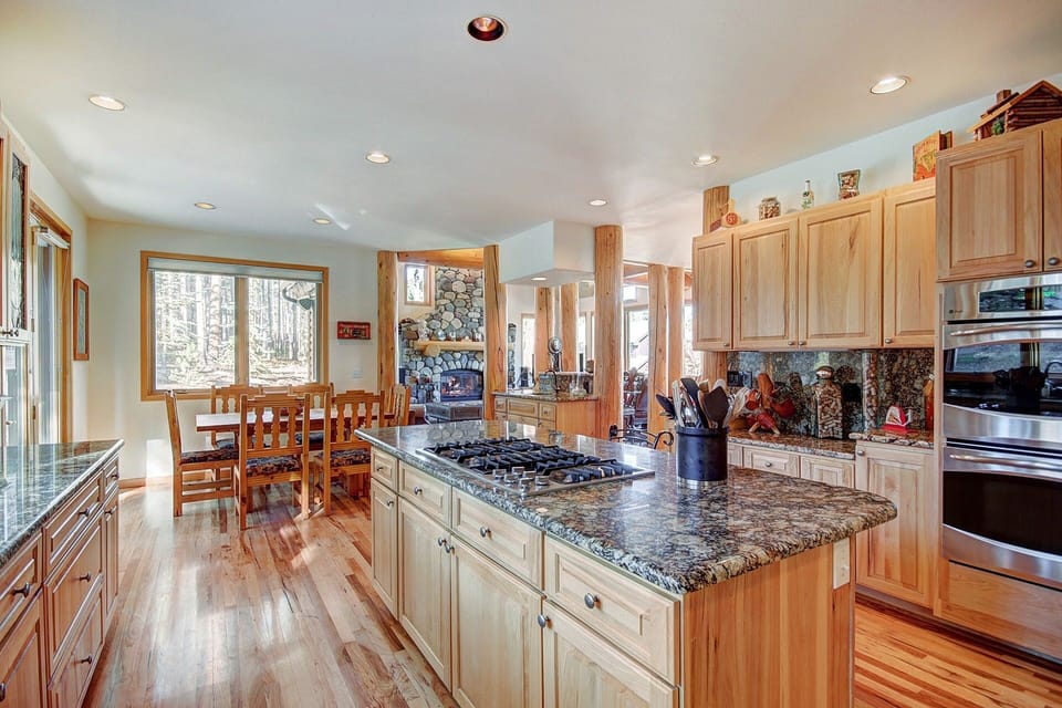House, 5 Bedrooms | Private kitchen | Fridge, oven, coffee/tea maker, toaster