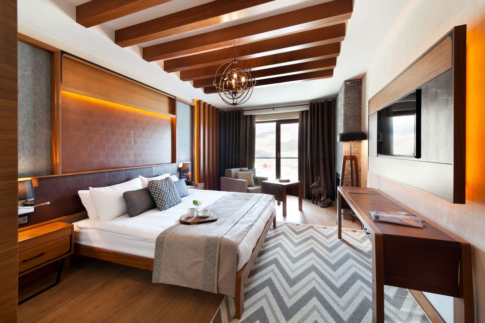Standard Room | Minibar, in-room safe, soundproofing, WiFi (free)