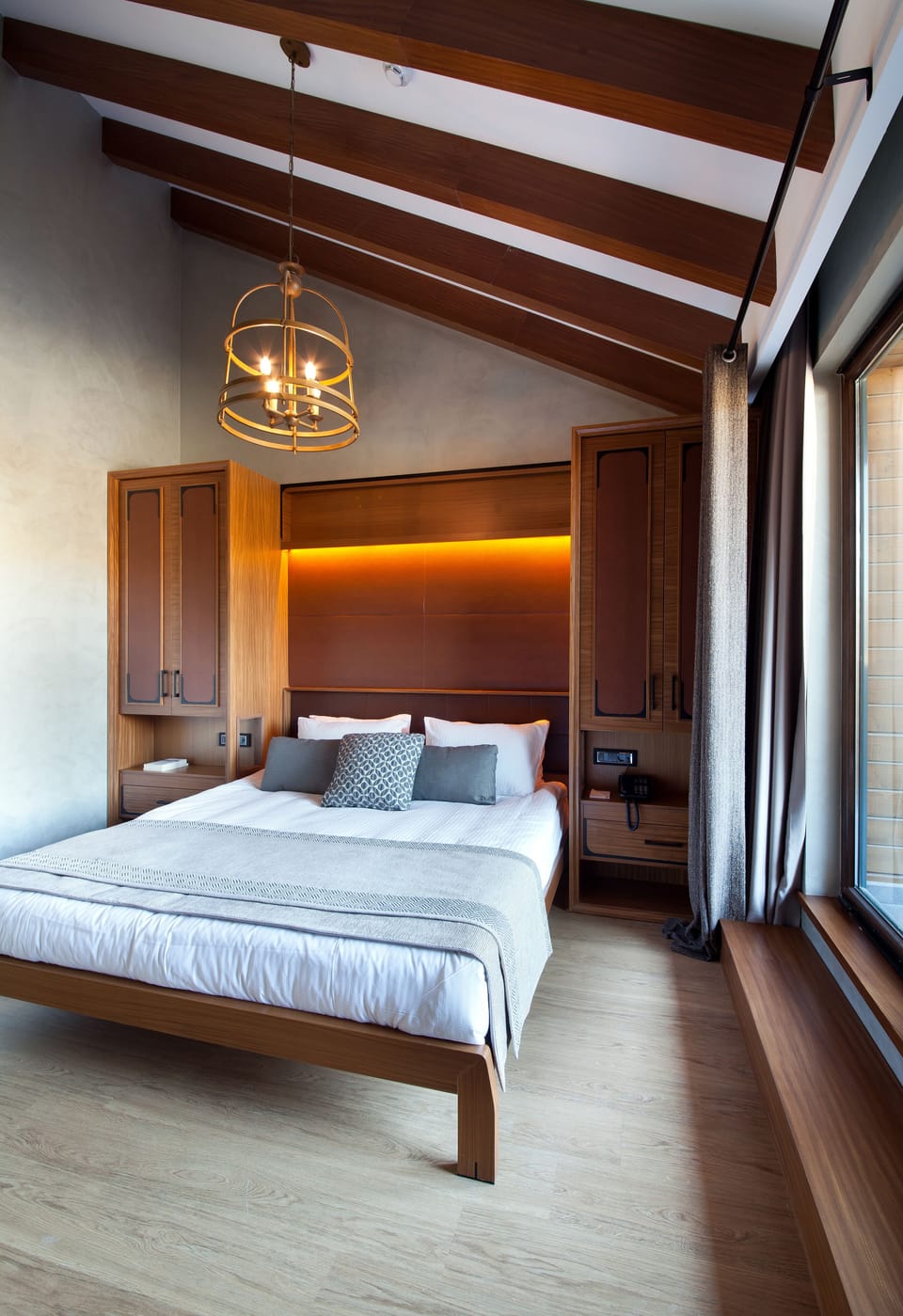 Minibar, in-room safe, soundproofing, WiFi (free)