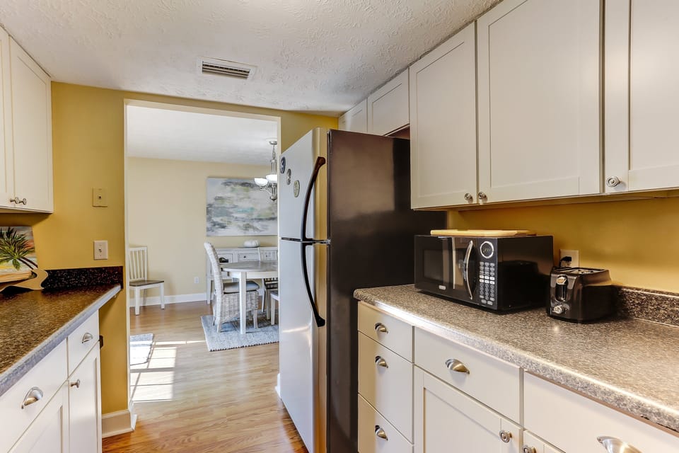 Condo, 3 Bedrooms | Private kitchen | Coffee/tea maker, fridge, oven