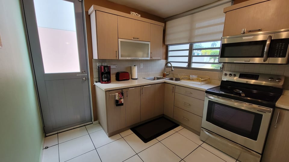 Access to the lounge area through the kitchen 