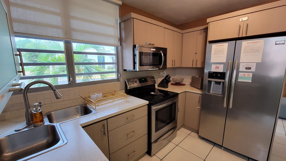 Very well equipped modern kitchen