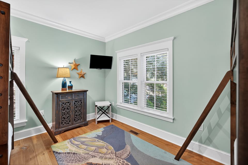 Bedroom 2 - Bunk Beds - 4 Twins - TV - Shared Bathroom - First Floor