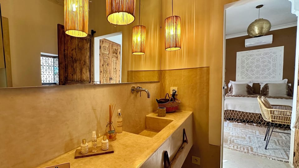 Superior Double or Twin Room, Private Bathroom, Pool View (Jannat) | Bathroom | Free toiletries, hair dryer, towels