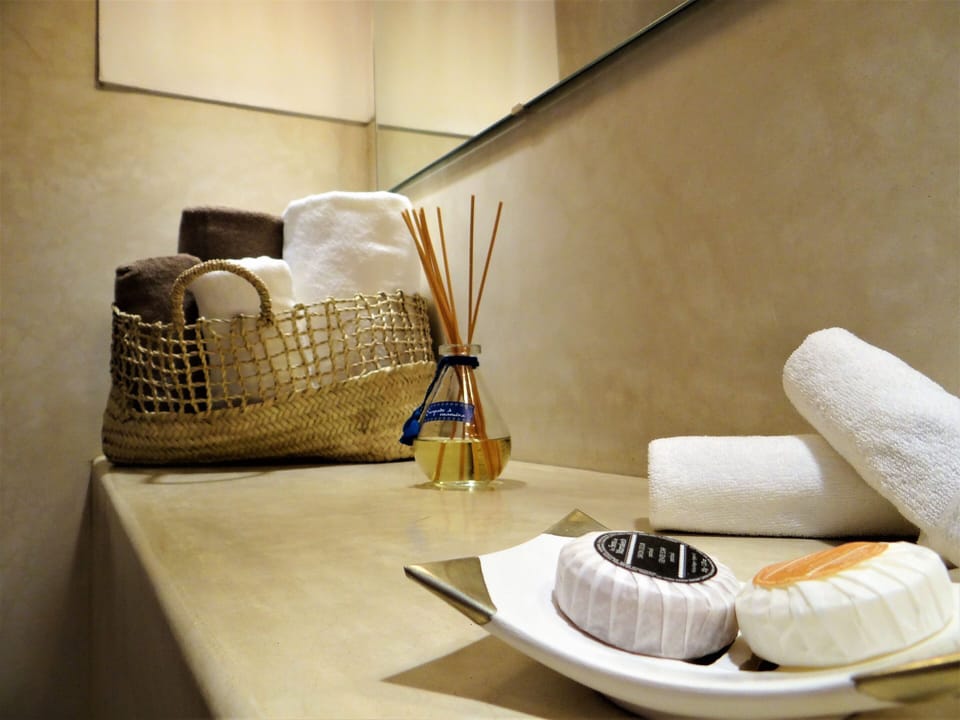 Superior Double or Twin Room, Private Bathroom, Pool View (Jannat) | Bathroom | Free toiletries, hair dryer, towels, soap