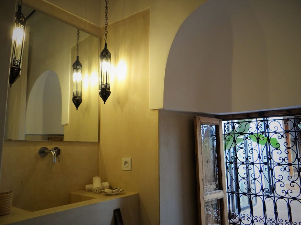 Superior Double Room, Private Bathroom (Hanane) | Bathroom | Free toiletries, hair dryer, towels, soap