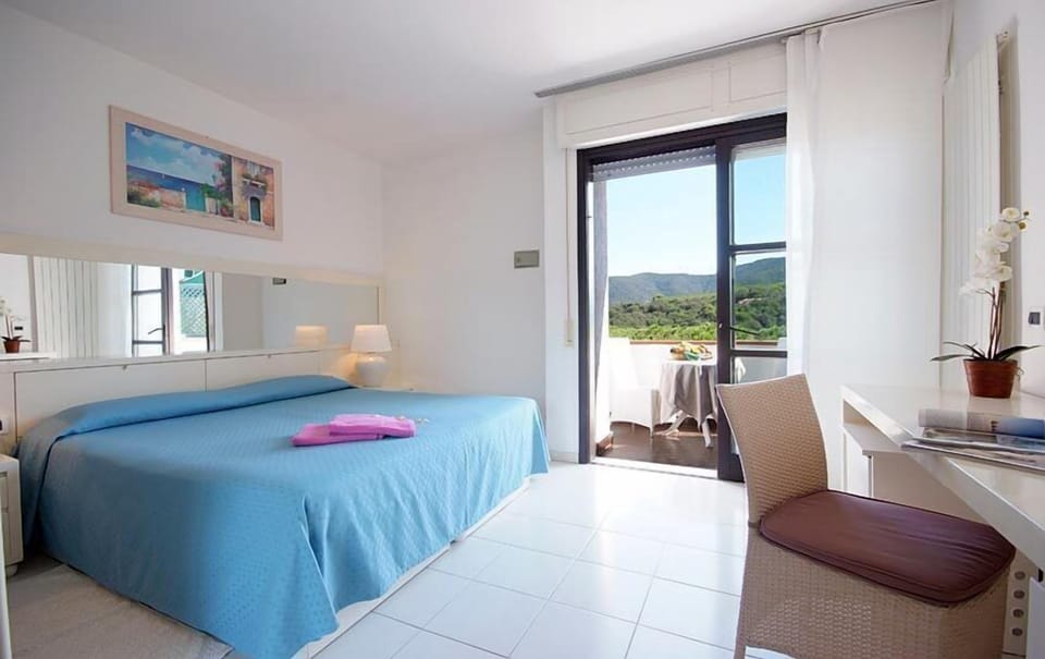 Comfort Double or Twin Room, Balcony, Sea View | Minibar, in-room safe, free WiFi, bed sheets