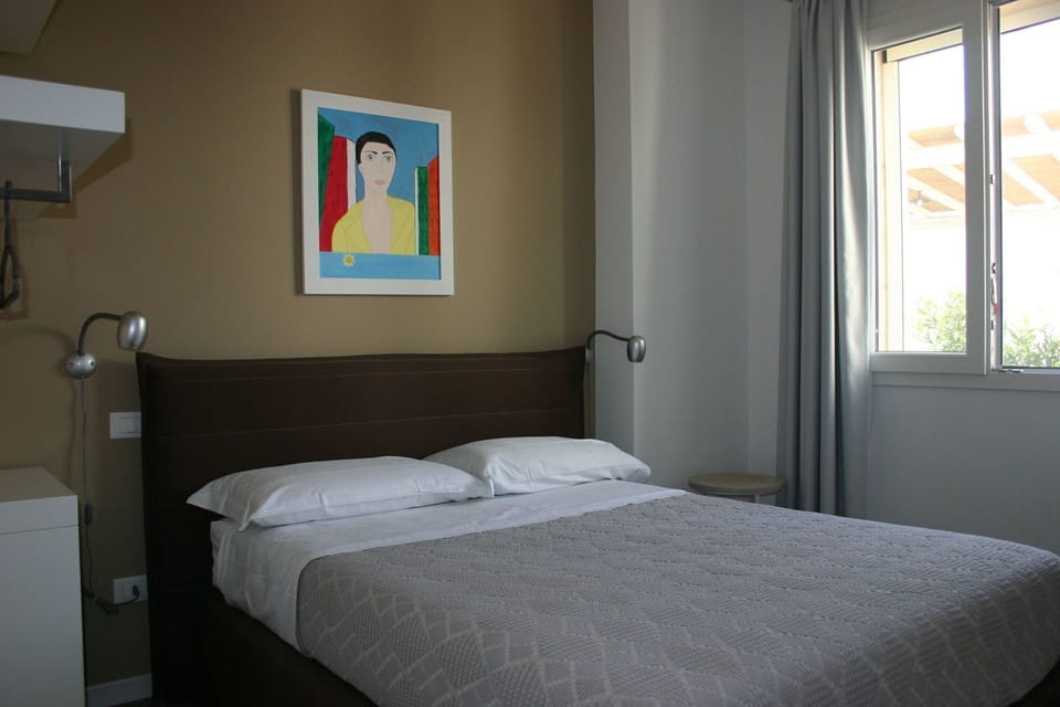 Bedroom, Bed, Room, Furniture, Bed Sheet, Property, Bed Frame, Mattress, Bedding, Wall