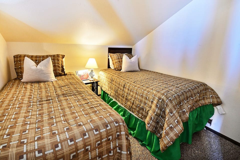twin bed room off loft
