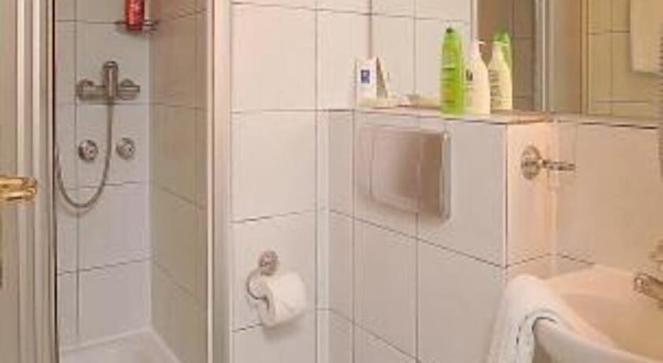 Shower, towels