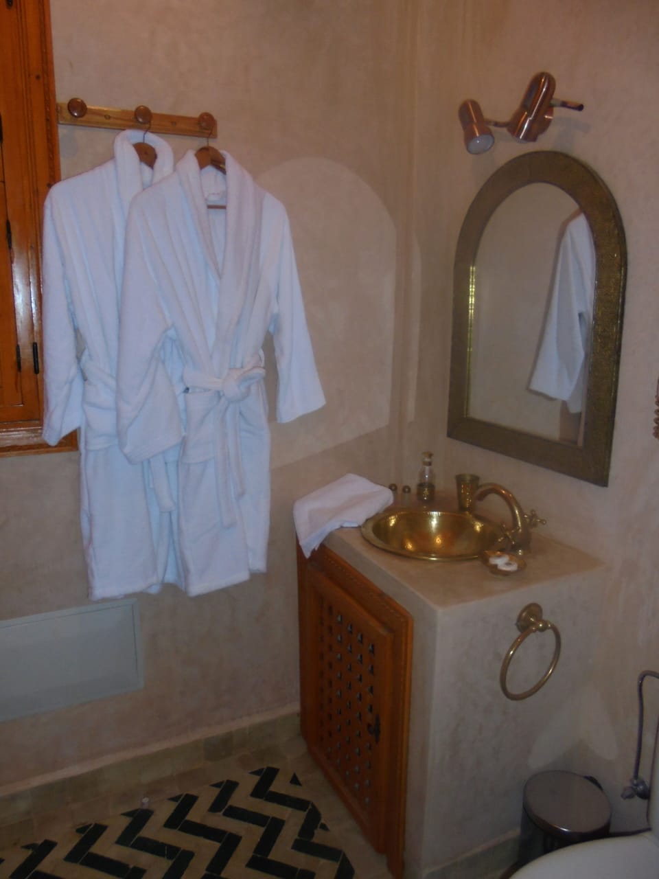 Double Room | Bathroom sink