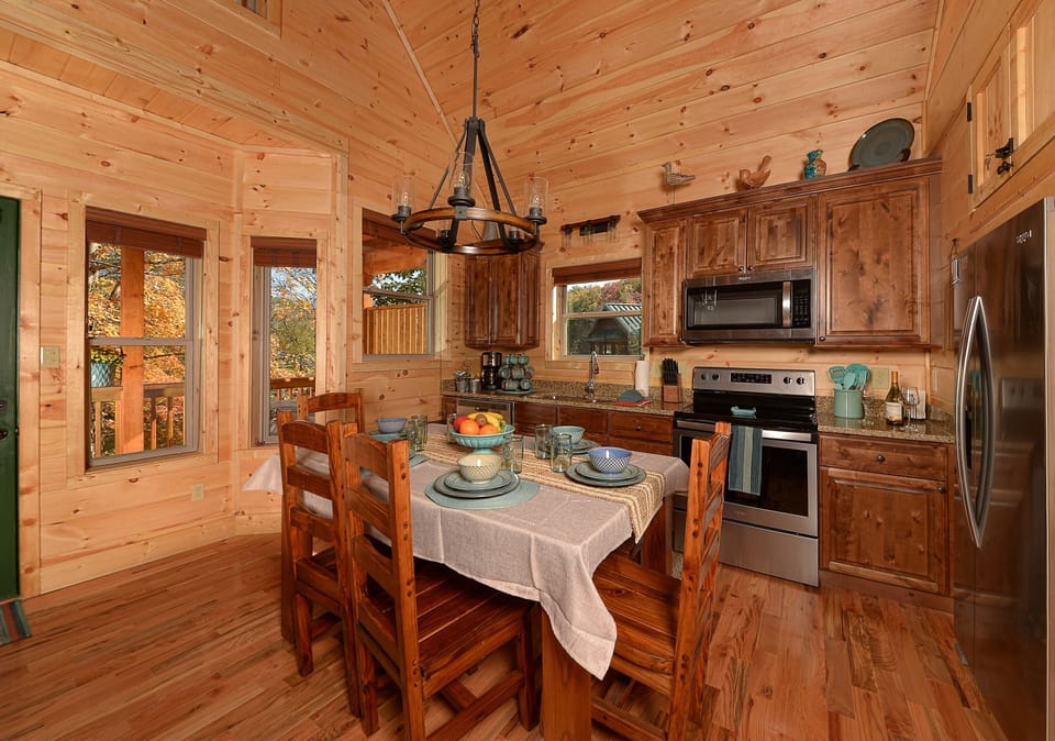  Dinning room with a view, sit 6 comfortably.