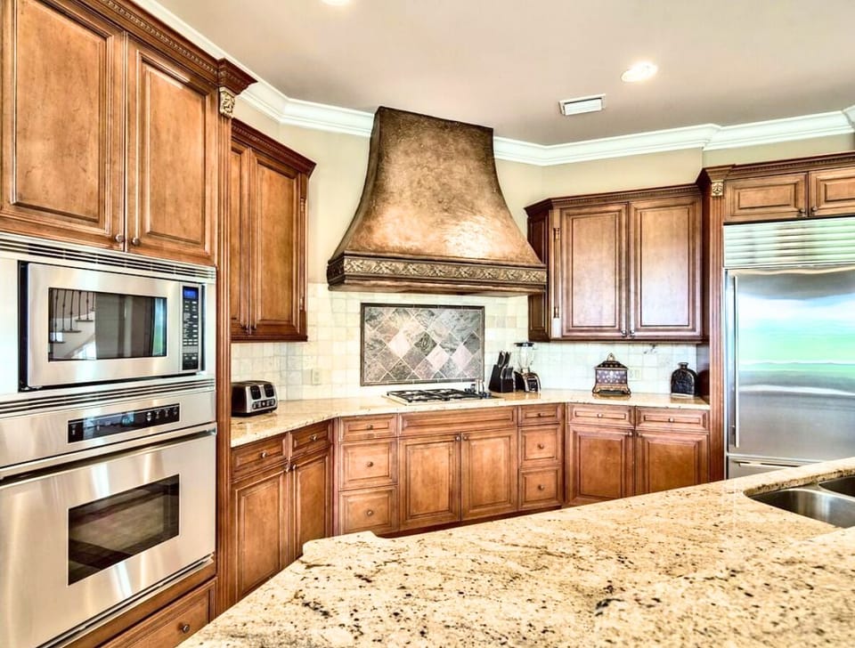 2nd Floor - Gourmet kitchen & Dining