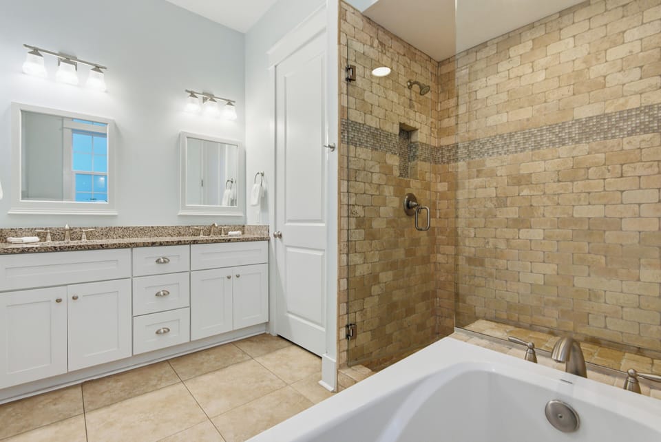 Bathroom for 1st floor king room