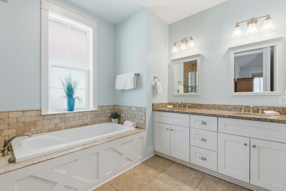 2nd Floor - en suite Bathroom