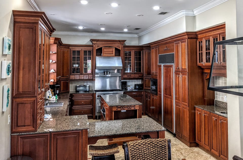2nd Floor - 🍽️ Custom Gourmet Kitchen with bar seating & gas appliances