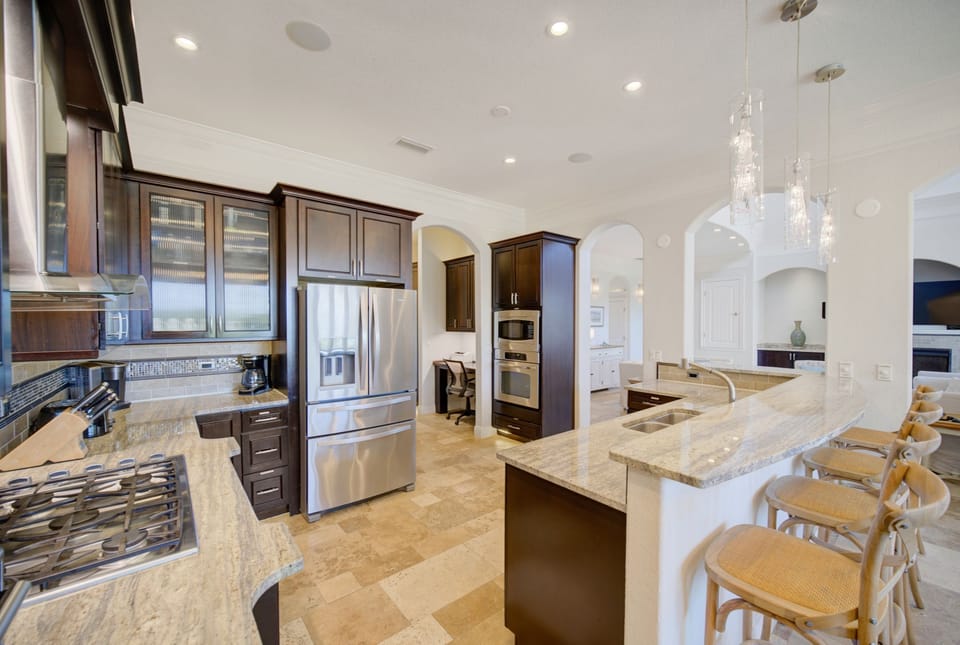 1st Floor -  🍽️ Gourmet kitchen and formal dining area