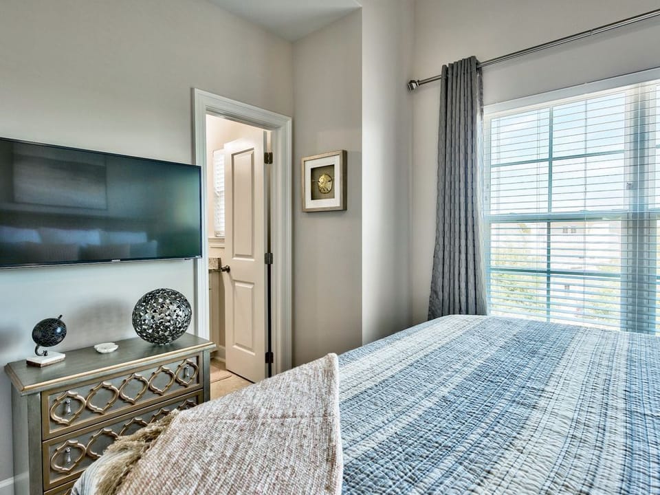 3rd Floor - 🛏️ 🛏️ King Suite with en suite bathroom (sleeps 2)