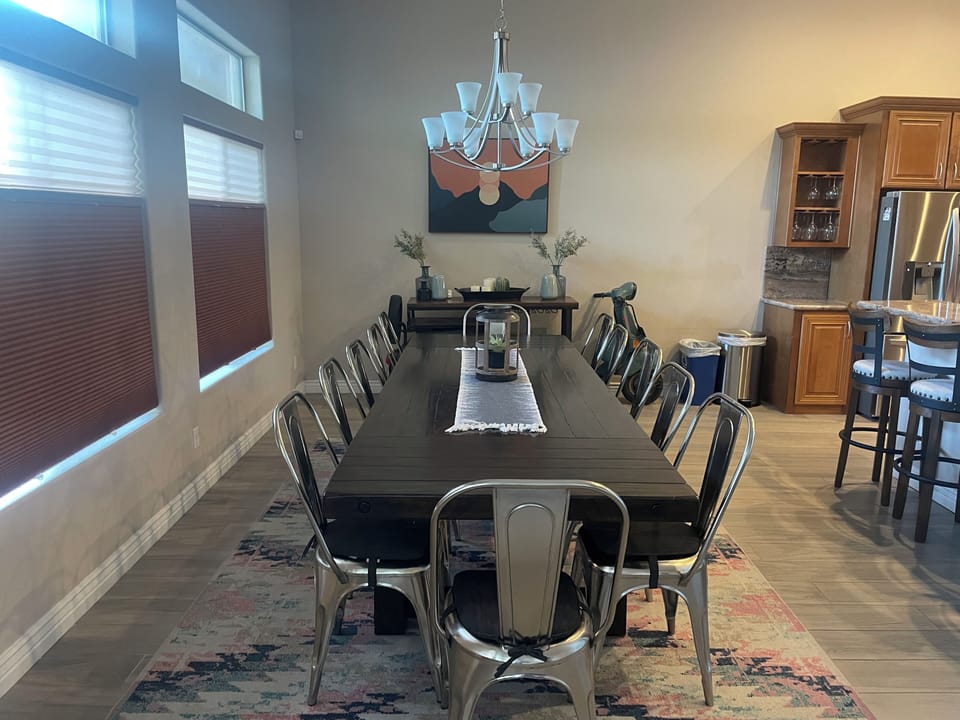 Dining room seating for 12 people 
