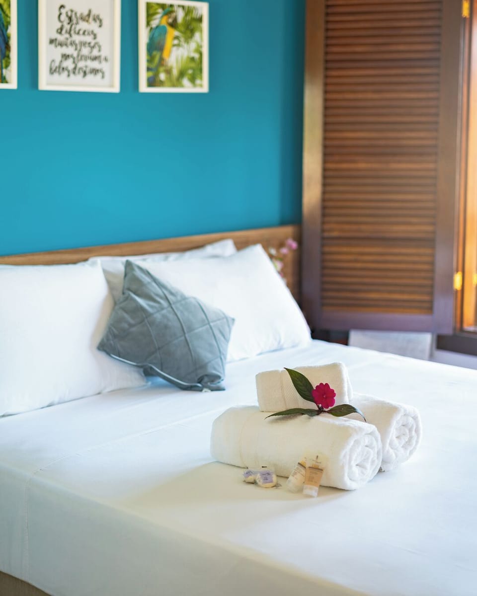 Minibar, free WiFi, bed sheets