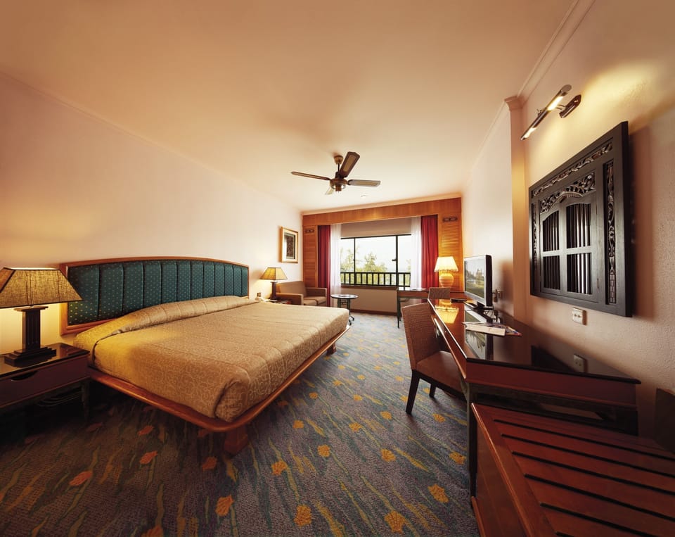 Minibar, in-room safe, desk, iron/ironing board