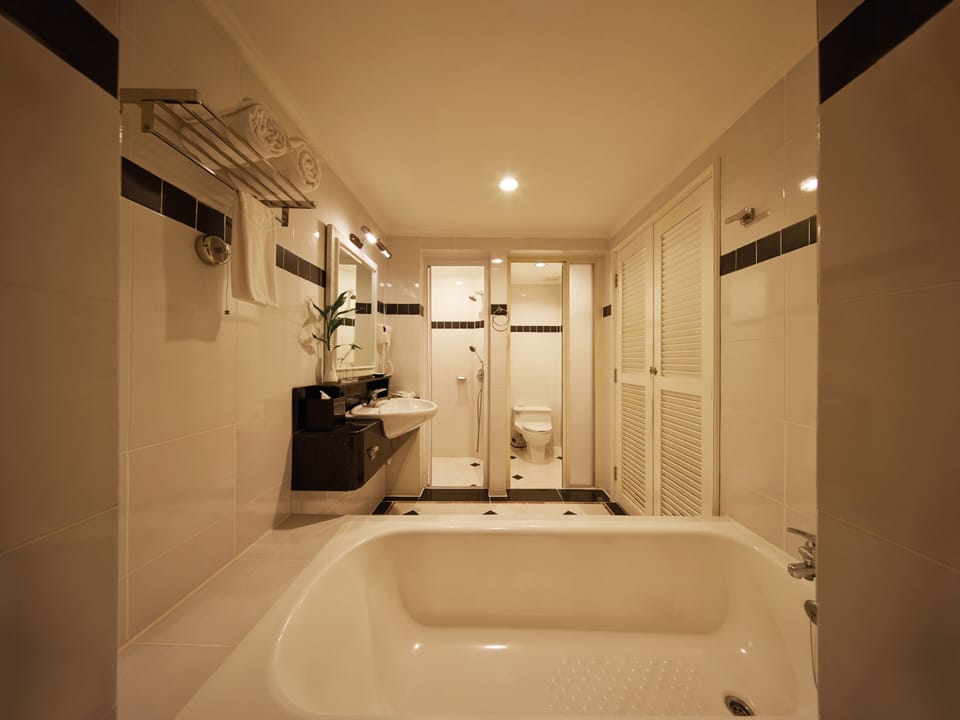Free toiletries, bidet, towels