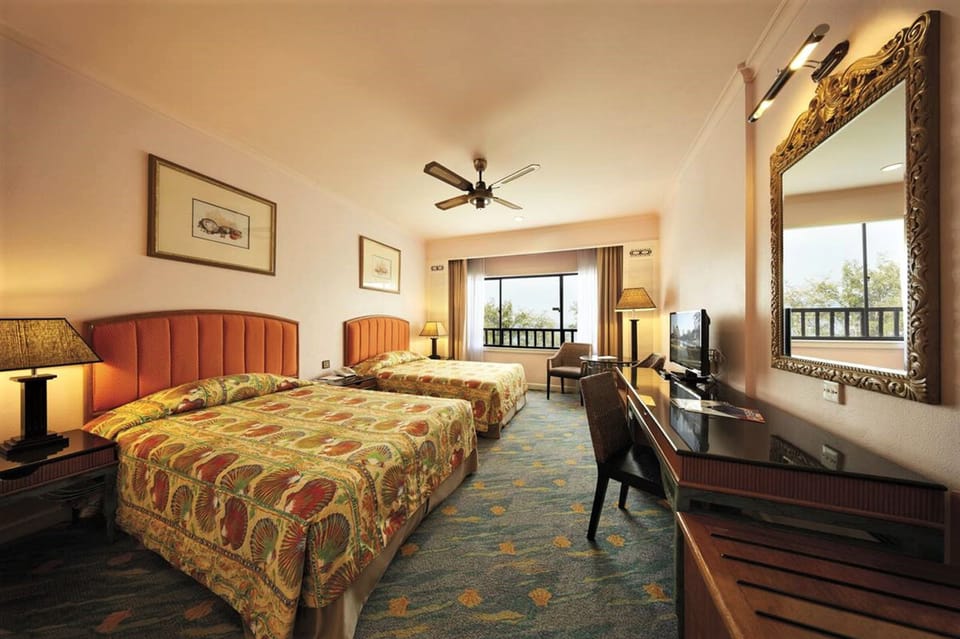 Minibar, in-room safe, desk, iron/ironing board