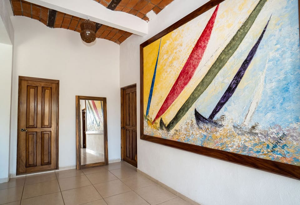 Hall for the 3 lobby rooms.