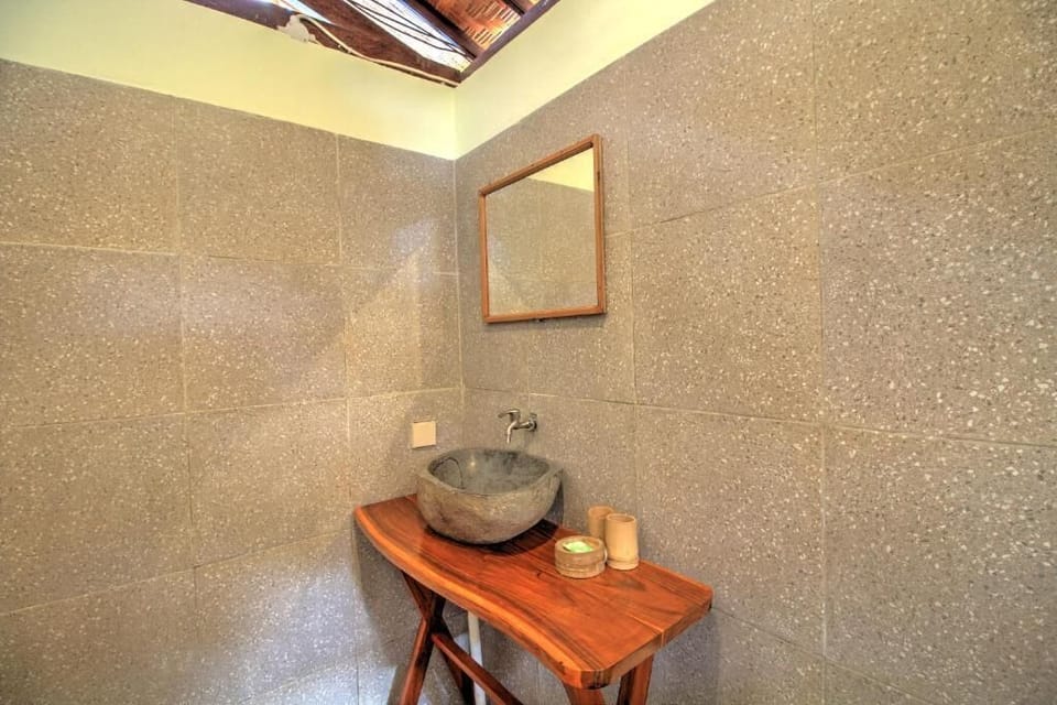 Bathroom sink