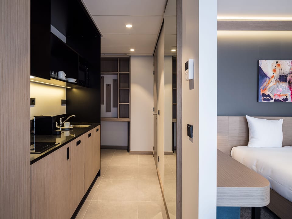 Deluxe Room, 2 Twin Beds, Non Smoking, Balcony | Private kitchenette | Fridge, microwave, stovetop, dishwasher